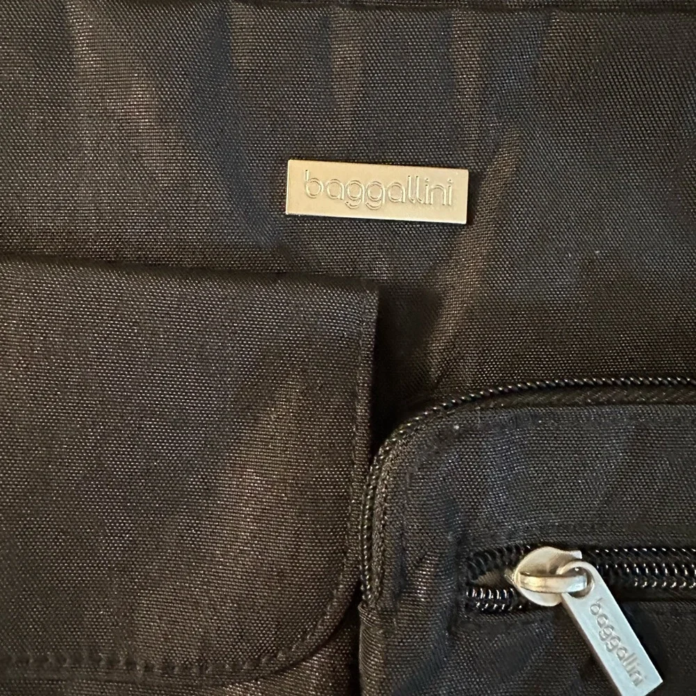 Baggallini Canyon Crossbody Bag Black Cheetah‎ Emboss Pockets Organization